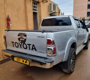 Toyota Hilux 2.5 D-4D 4X4 SRX 2009 Silver