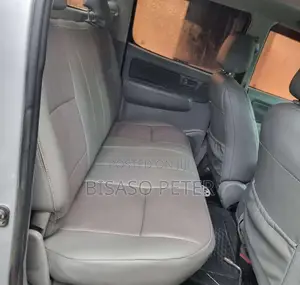 Toyota Hilux 2.5 D-4D 4X4 SRX 2009 Silver