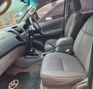 Toyota Hilux 2.5 D-4D 4X4 SRX 2009 Silver