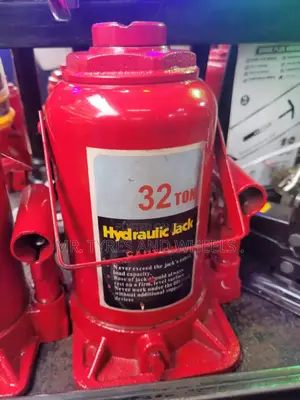 Hydrolic Jack 32 Ton Very Strong and Original Compliment It.