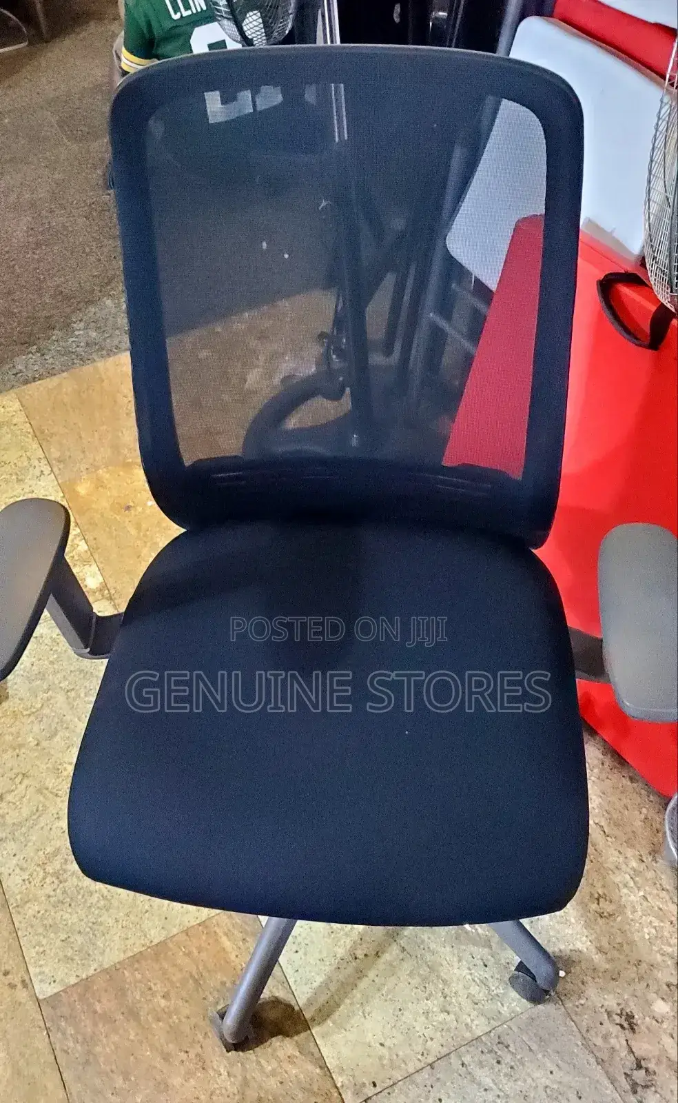 Black Rotating Waiting Chair