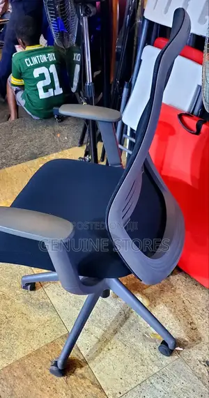 Black Rotating Waiting Chair