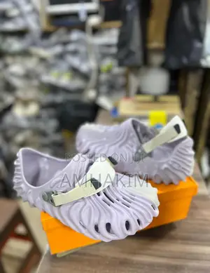 New Classic Comfortable Crocs in Stock