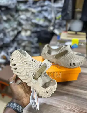 New Classic Comfortable Crocs in Stock