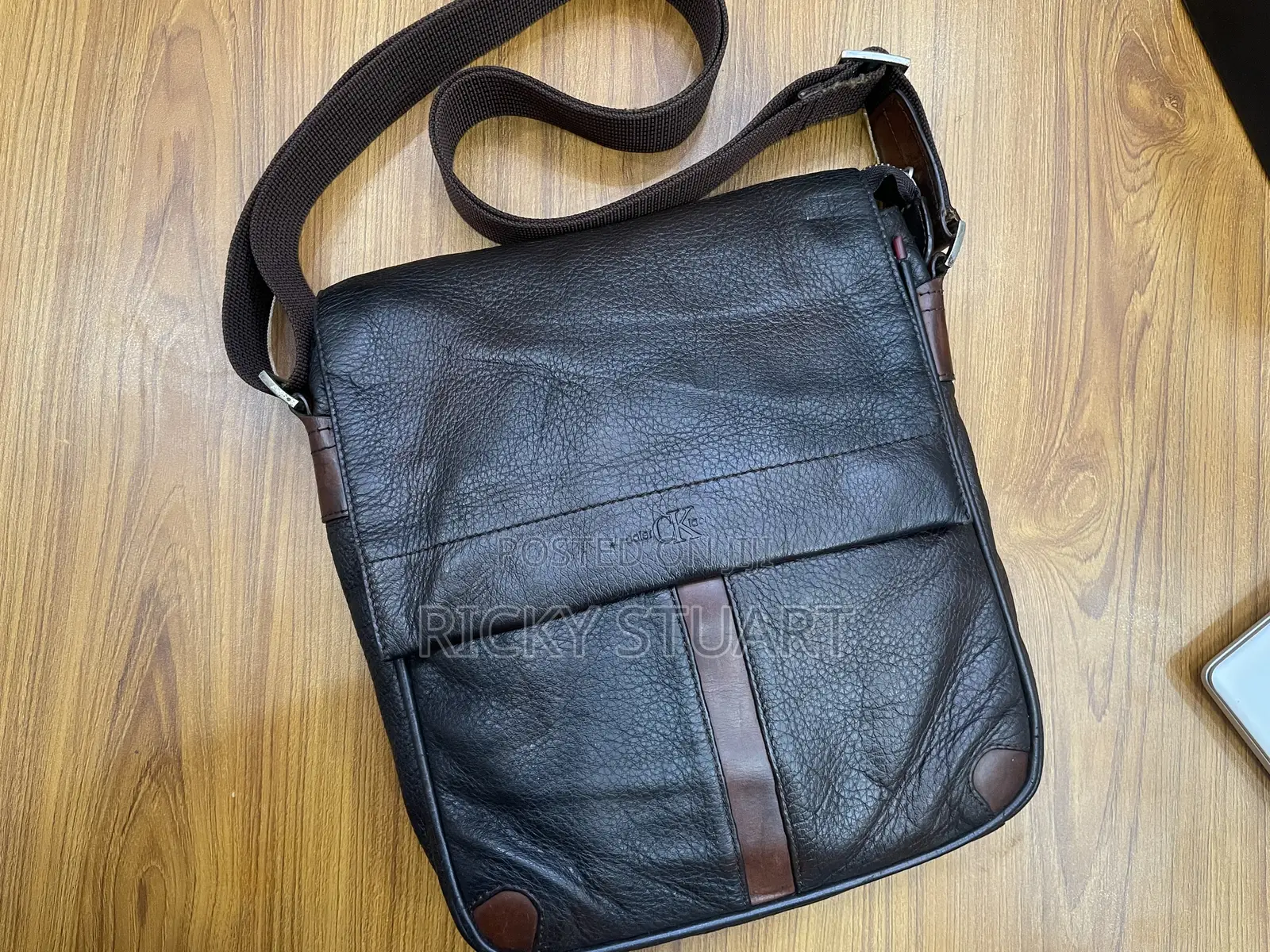 Simple Leather Crossbag