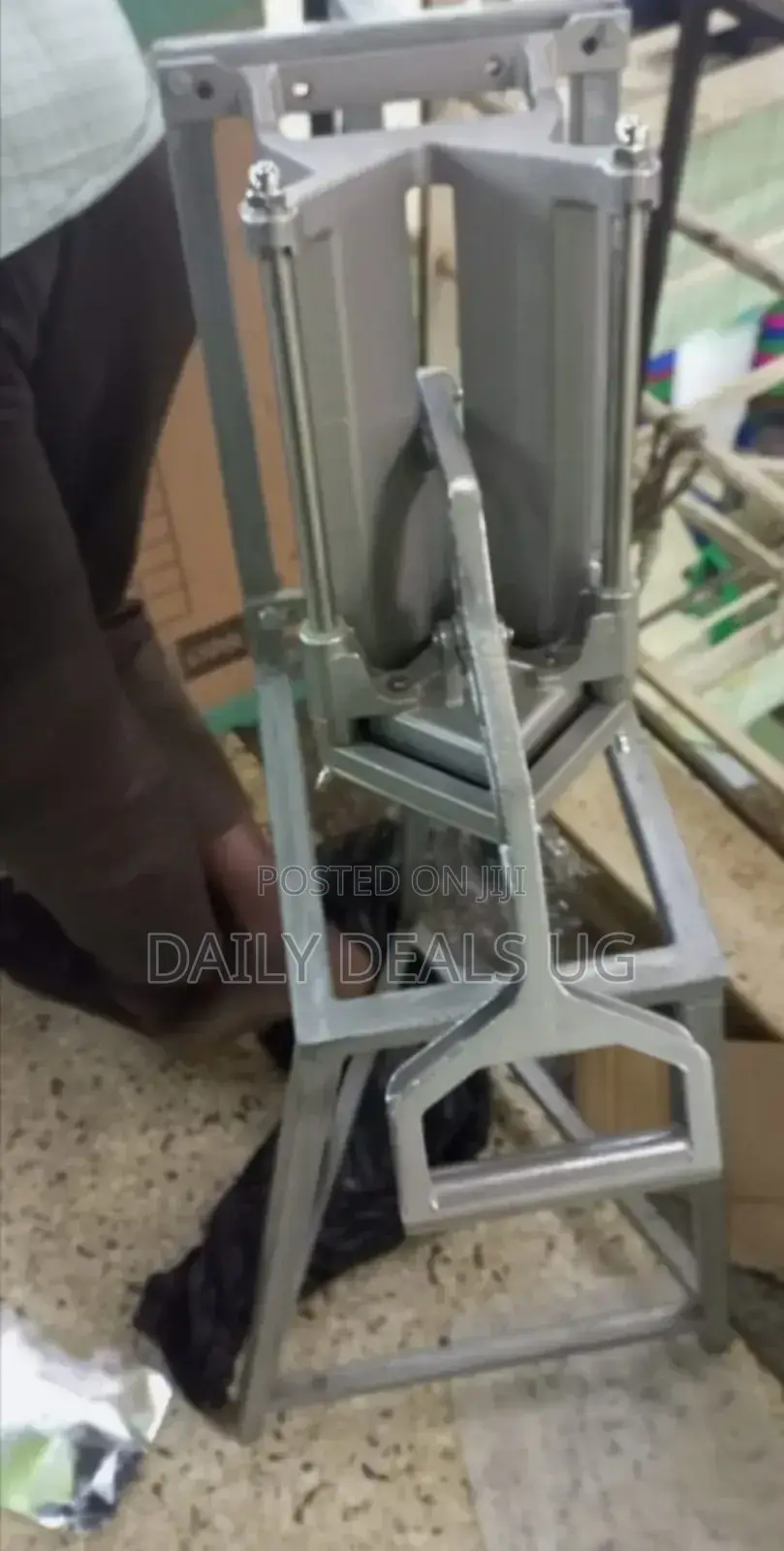 Handheld Chips Cutter