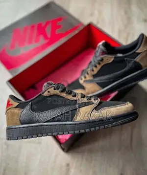 Nike Air Jordan 1 Low OG Travis Scott Velvet Brown Sneaker