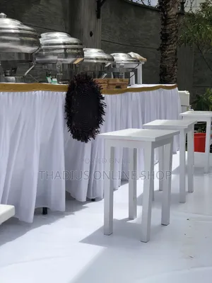 Dine With Confidence With a Good Decorated Serving Centre
