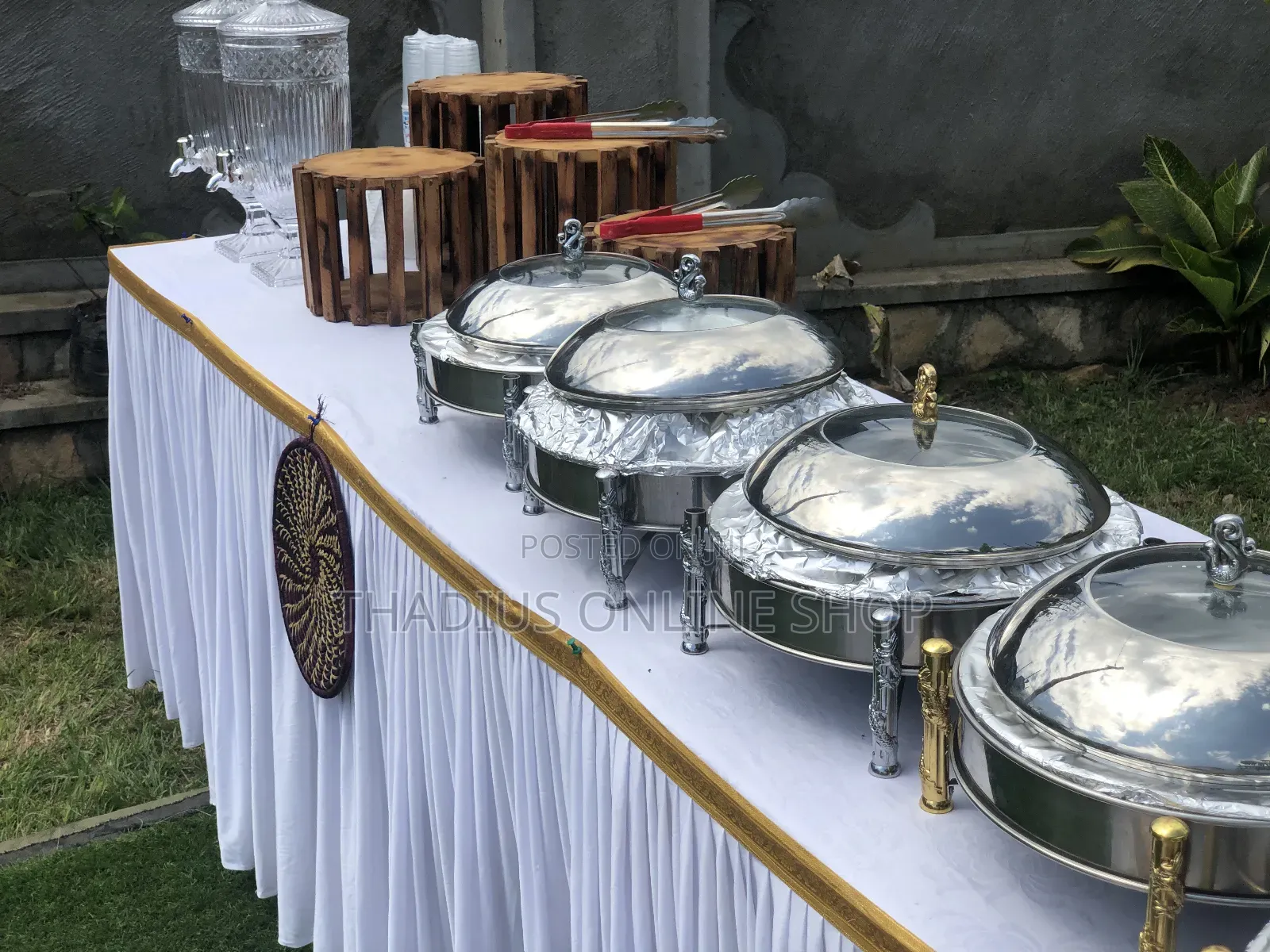 Dine With Confidence With a Good Decorated Serving Centre