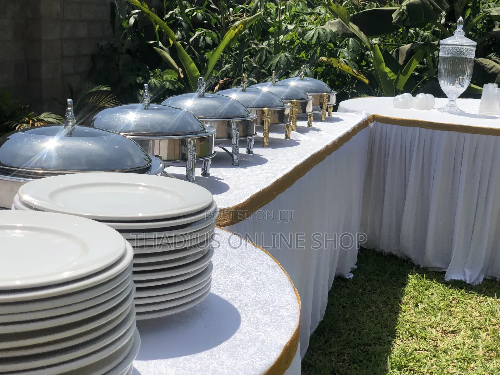 Dine With Confidence With a Good Decorated Serving Centre