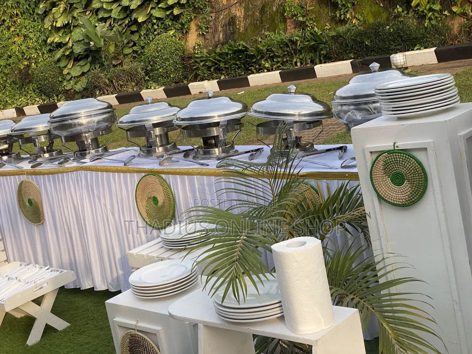 Dine With Confidence With a Good Decorated Serving Centre