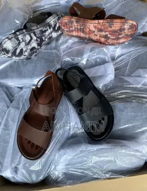 New Men's Classic Leather Clarks Gentle Sandal in Stock
