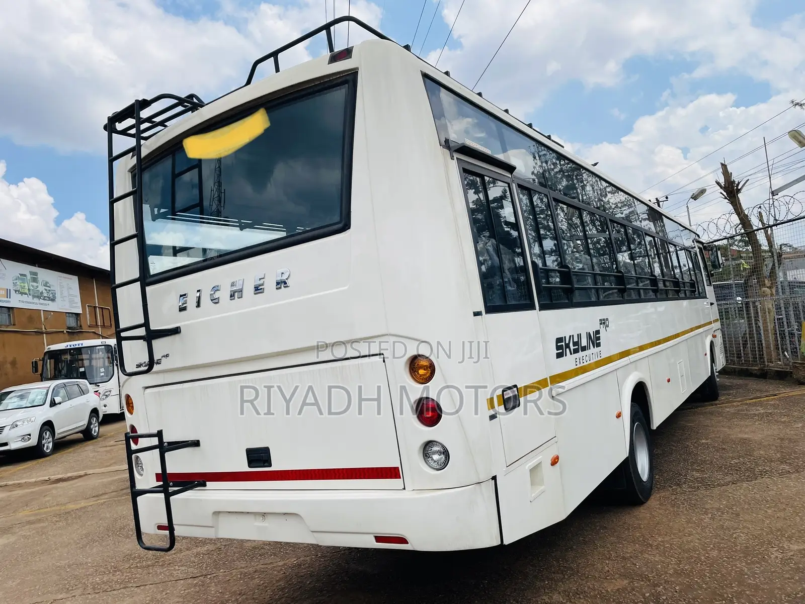 New Bus 2023 White