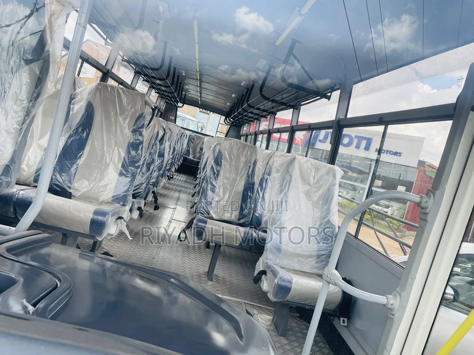 New Bus 2023 White
