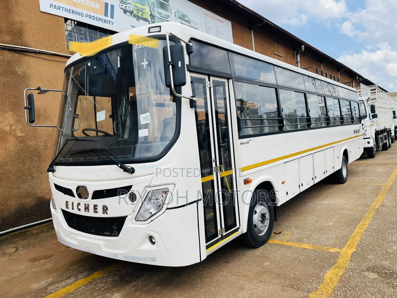 New Bus 2022 White