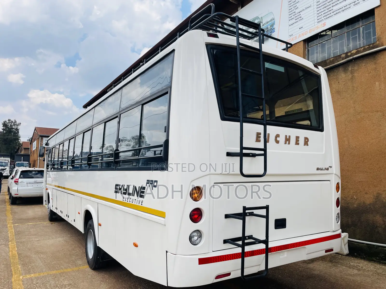 New Bus 2022 White