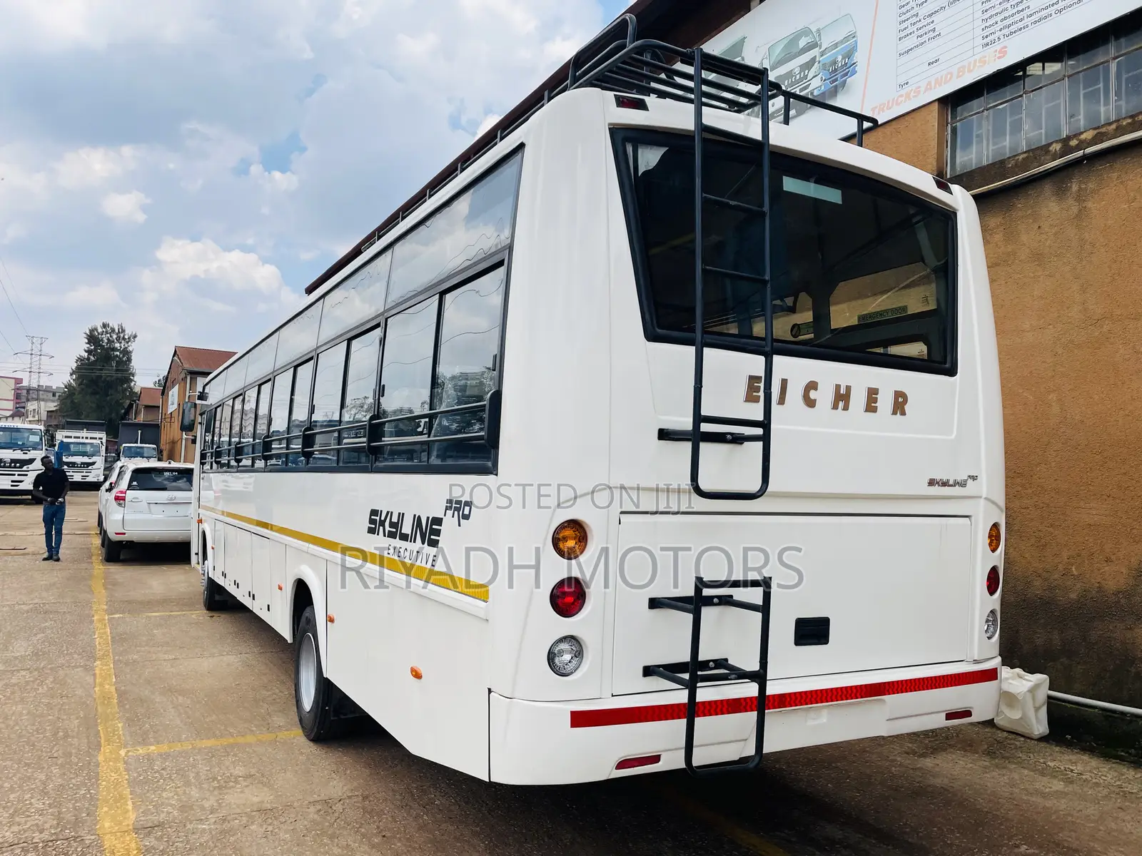 New Bus 2022 White