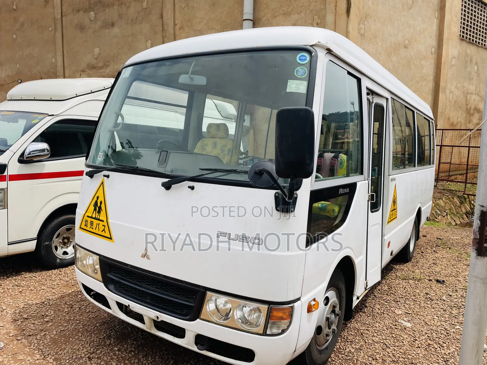 Mitsubishi Fuso Rosa 2010 White