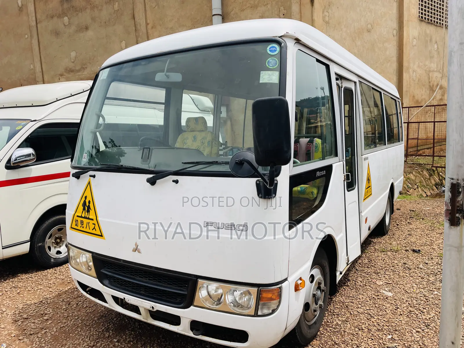 Mitsubishi Fuso Rosa 2010 White