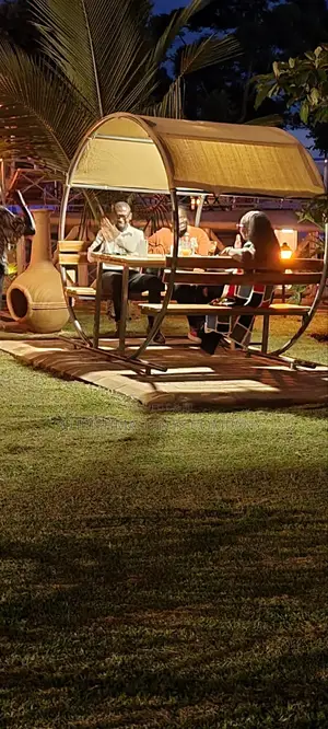 Six Seaters Shade Chili Well Designed