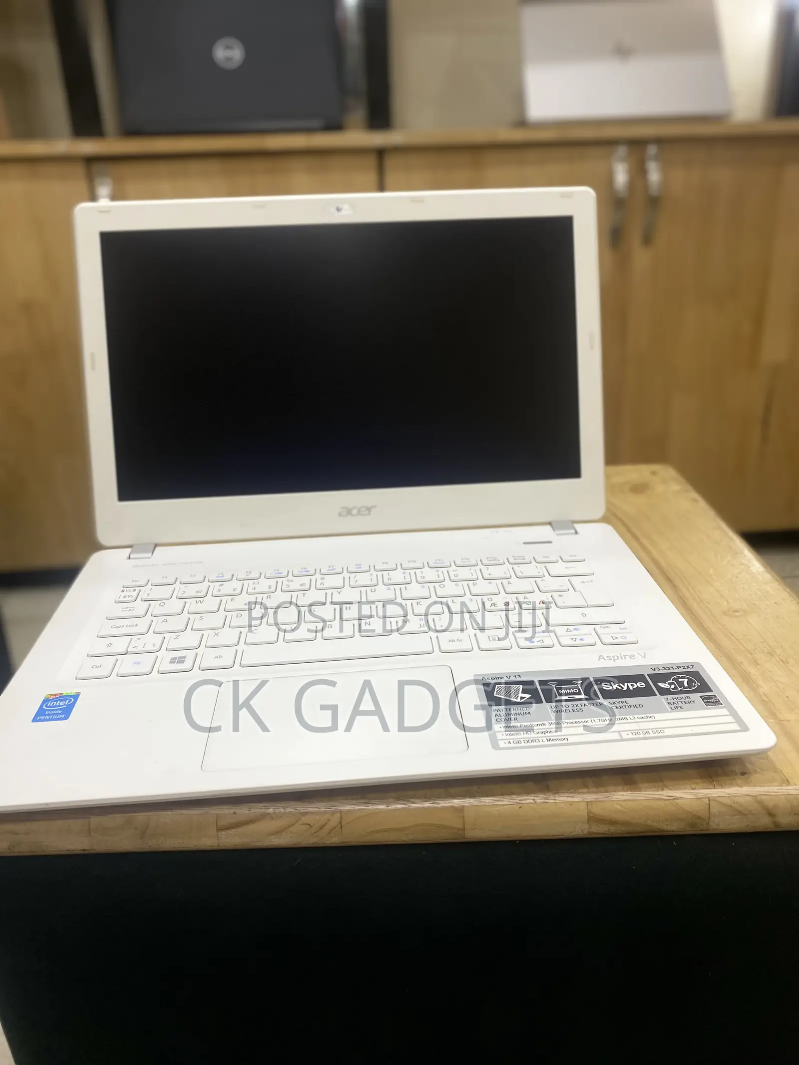 New Laptop Acer Aspire V3-371 4GB Intel Pentium HDD+SSD 500GB