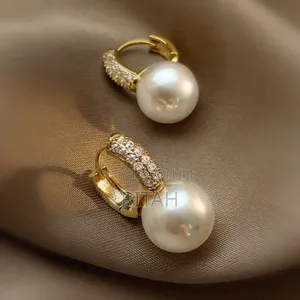 Fashionable Pearl Ear Rings