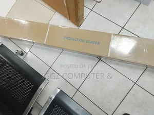 Projector Screen (180×180)