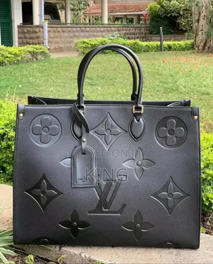 Chic Sleek Deluxe Handbag