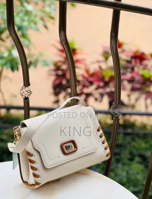 Trendsetter Deluxe Handbag