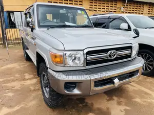 Toyota Land Cruiser 2015 Silver