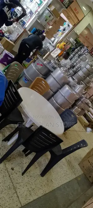 Bar/Restaurant Plastic Chairs and Table Set With 6 Seater