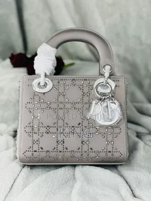 Chic Kelly Noir Handbag