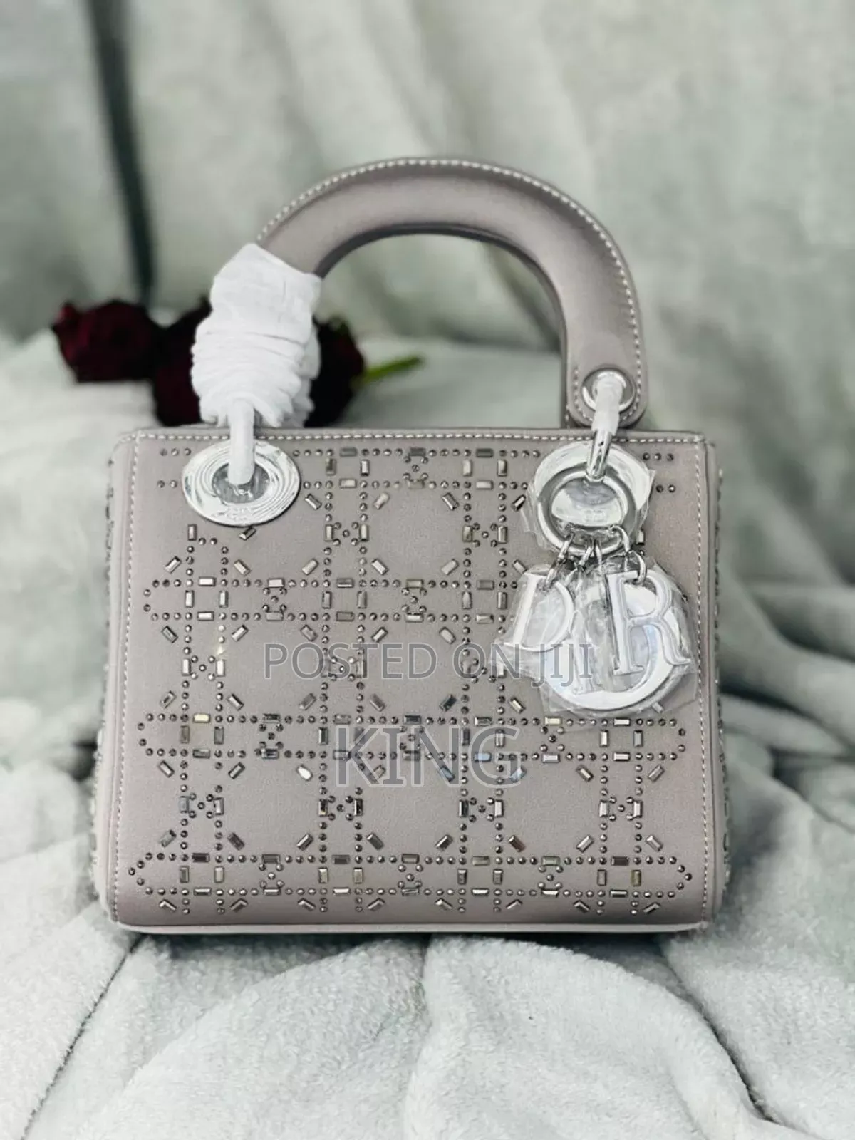 Chic Kelly Noir Handbag