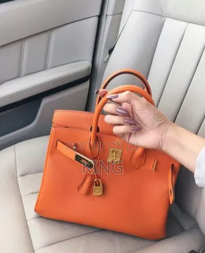 Refined Kelly Noir Handbag