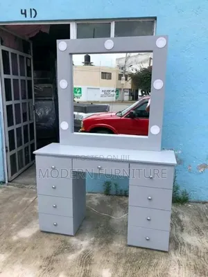 Make Up Table