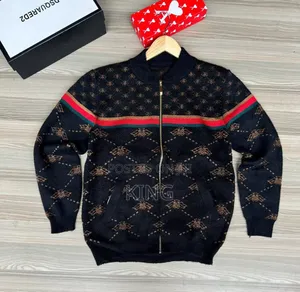 Scott Sweaters. Zip-Up Des