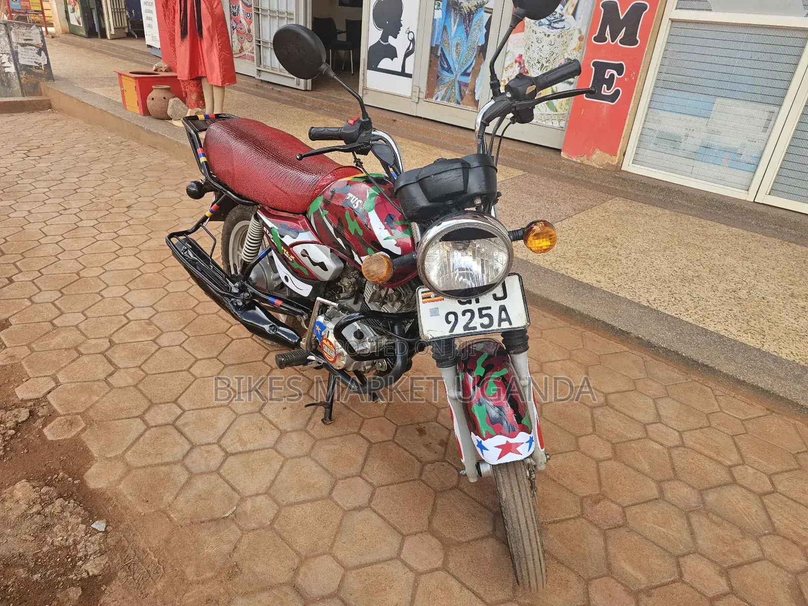 TVS HLX 125 2022 Red
