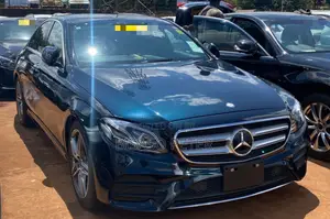 Mercedes-Benz E200 2016 Black