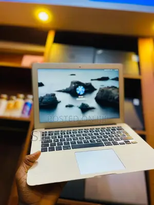 Laptop Apple MacBook Pro 2017 8GB Intel Core I5 SSD 128GB