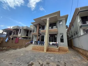 Furnished 4bdrm Villa in Kira Wealthy for sale