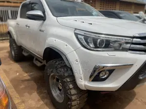 Toyota Hilux 2018 White