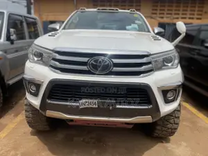 Toyota Hilux 2018 White