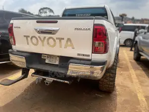Toyota Hilux 2018 White