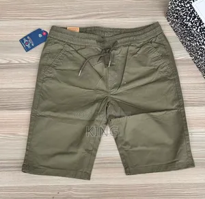 Super Iconic Kaki Shorts. Fit Shorts