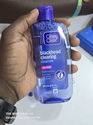 CLEAN and CLEAR Blackhead Clearing Cleanser With Salicylic.