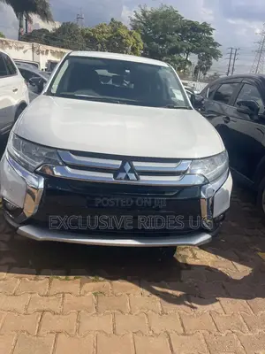 Mitsubishi Outlander 2017 White