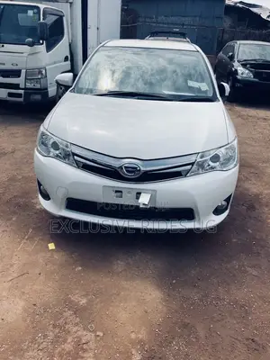 Toyota Corolla Fielder 1.5 Hybrid FWD 2015 White