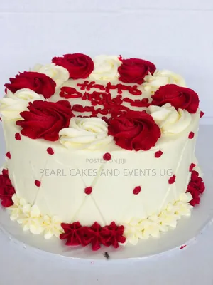 Red Colour in White Birthdays Cakes Surprises Gifts