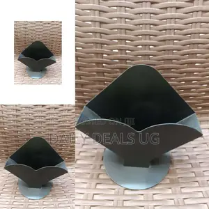 Plastic Tissue Holder