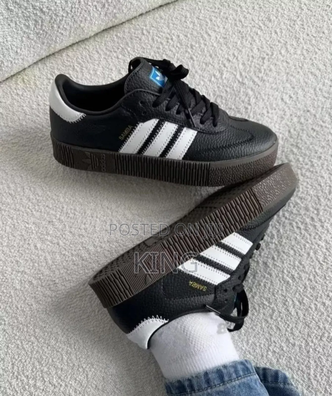 Adidas Samba. White Stripe